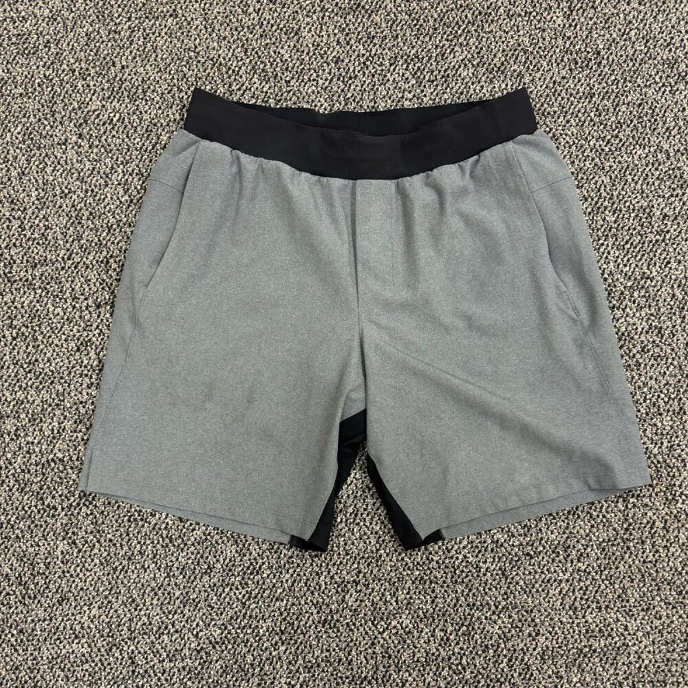Lululemon Mens Grey License to Train lined shorts Size Large